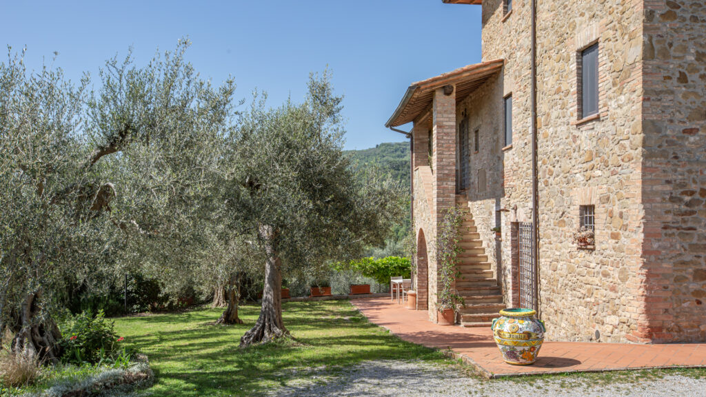 LA QUIETE NEL BORGO IN AZZURRO