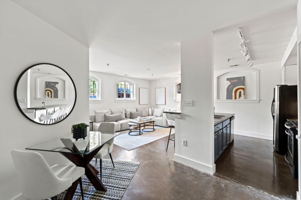 NEW LISTING: 2600 East Grace Street #2